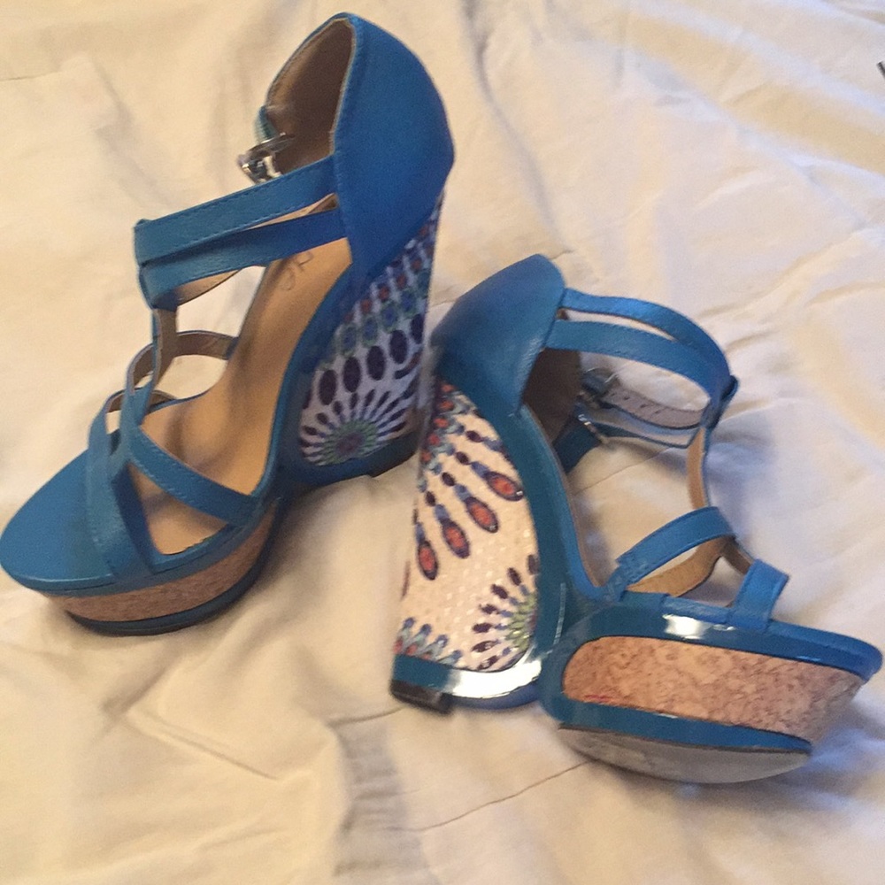 Peacock design wedge heels size 7